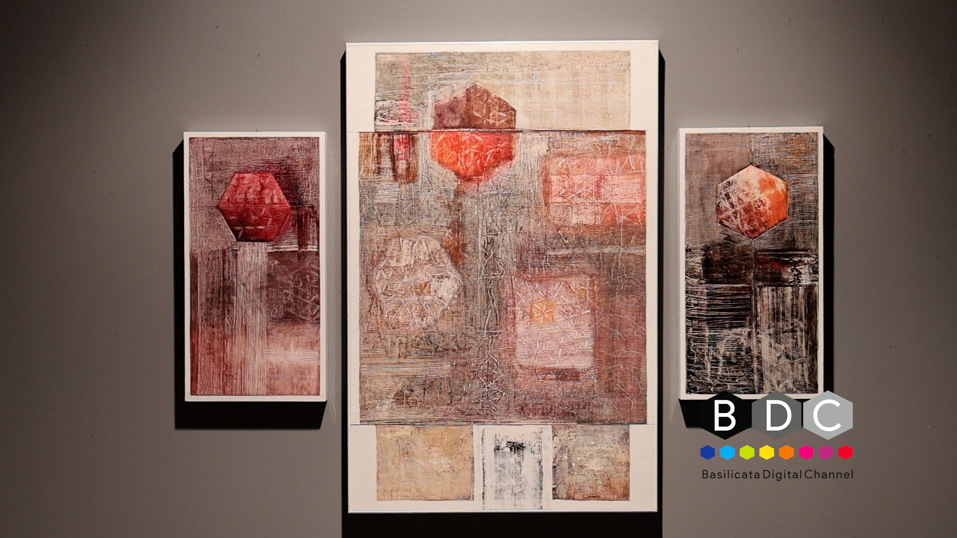 L’ARCHEOLOGIA DEL SEGNO DI SALVATORE COMMINIELLO: INAUGURATA A POTENZA LA MOSTRA “TRAME, TRACCE, TRAGITTI”